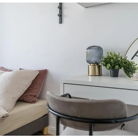 Ariel - 5 Minutes To Old Town