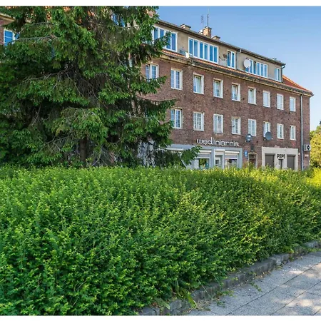 Ariel - 5 Minutes To Old Town